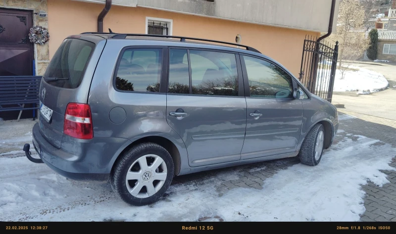 VW Touran 2.0i, снимка 6 - Автомобили и джипове - 49240903