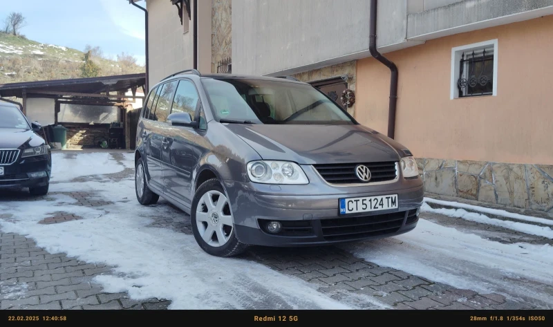 VW Touran 2.0i, снимка 1 - Автомобили и джипове - 49240903