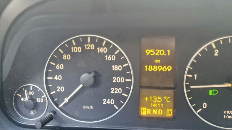 Mercedes-Benz A 180 PREMIUM, снимка 9 - Автомобили и джипове - 52657404