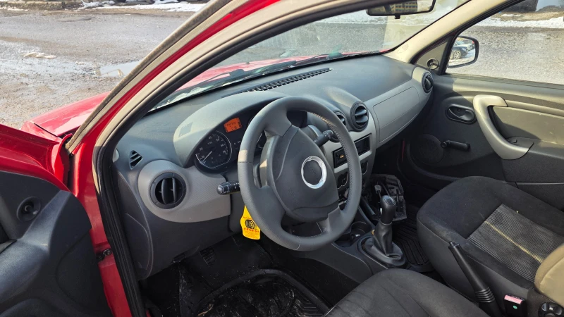 Dacia Sandero 1.4i, снимка 7 - Автомобили и джипове - 52239509