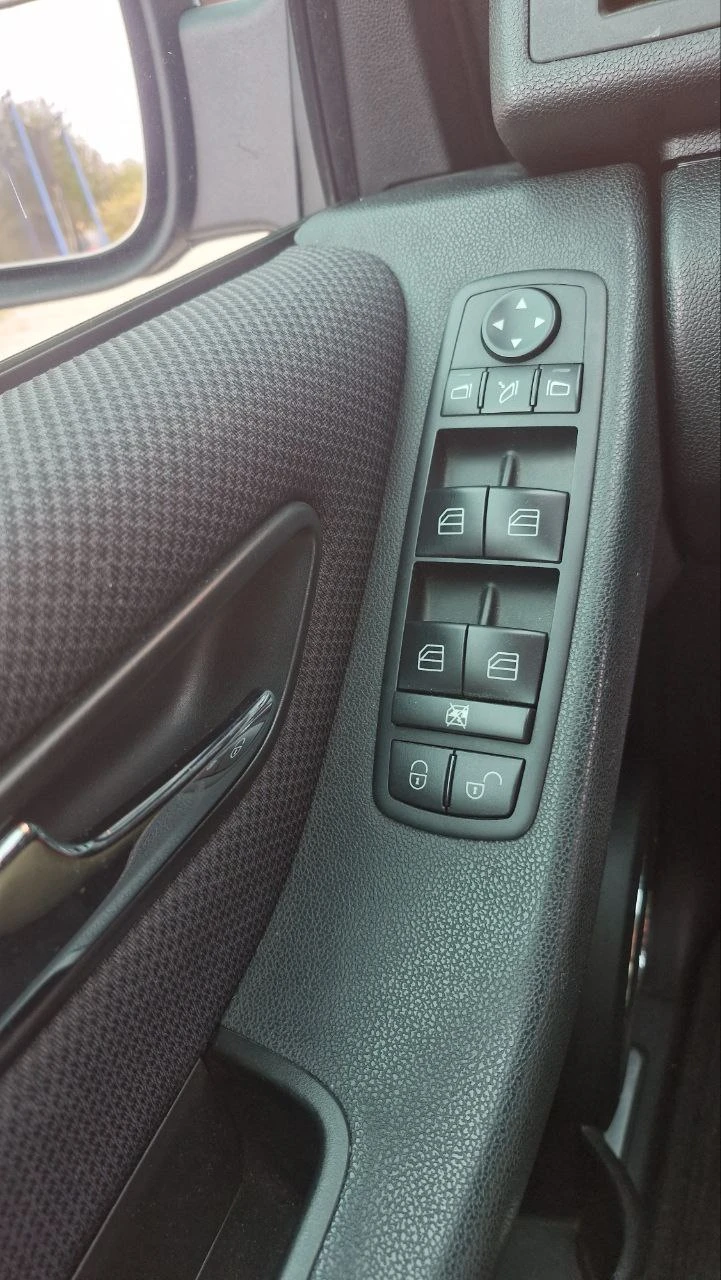Mercedes-Benz A 180 PREMIUM, снимка 11 - Автомобили и джипове - 52657404