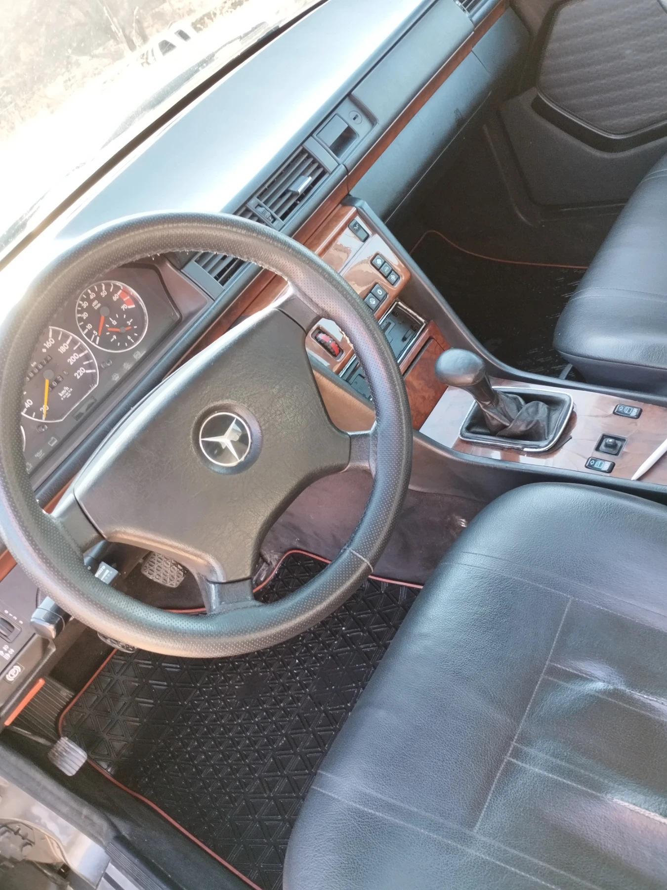 Mercedes-Benz 124  - изображение 7
