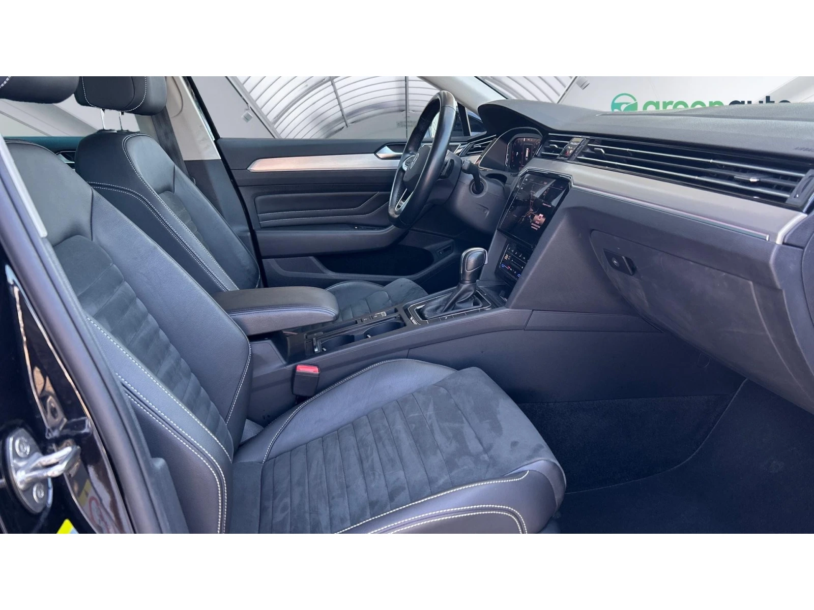 VW Passat 2. 0 TDi SCR 4Motion, Месечна вноска от 620 лв. - изображение 9