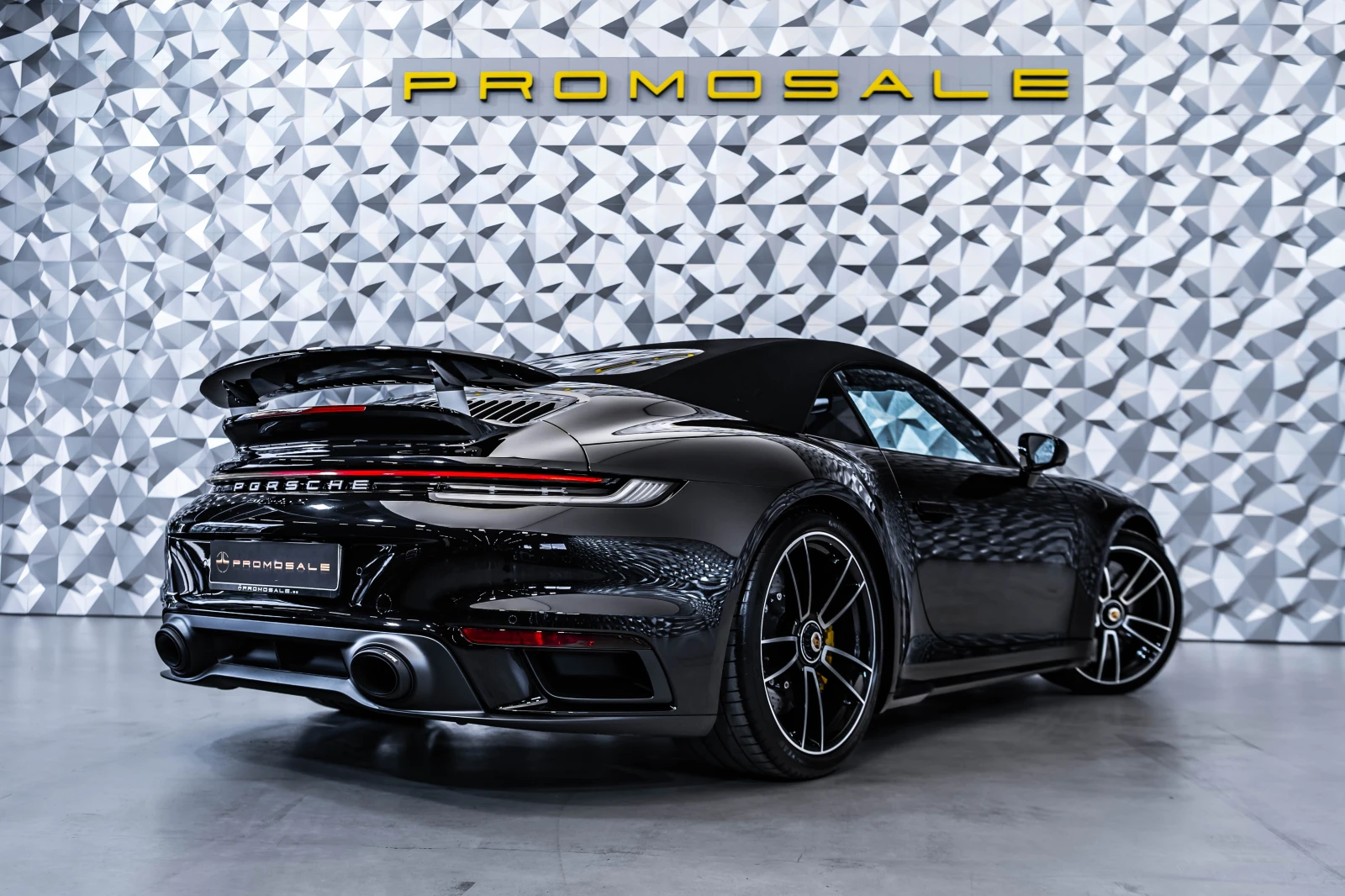 Porsche 911 Turbo S Cabrio Akrap* Keramik* Lift* Matrix - изображение 4
