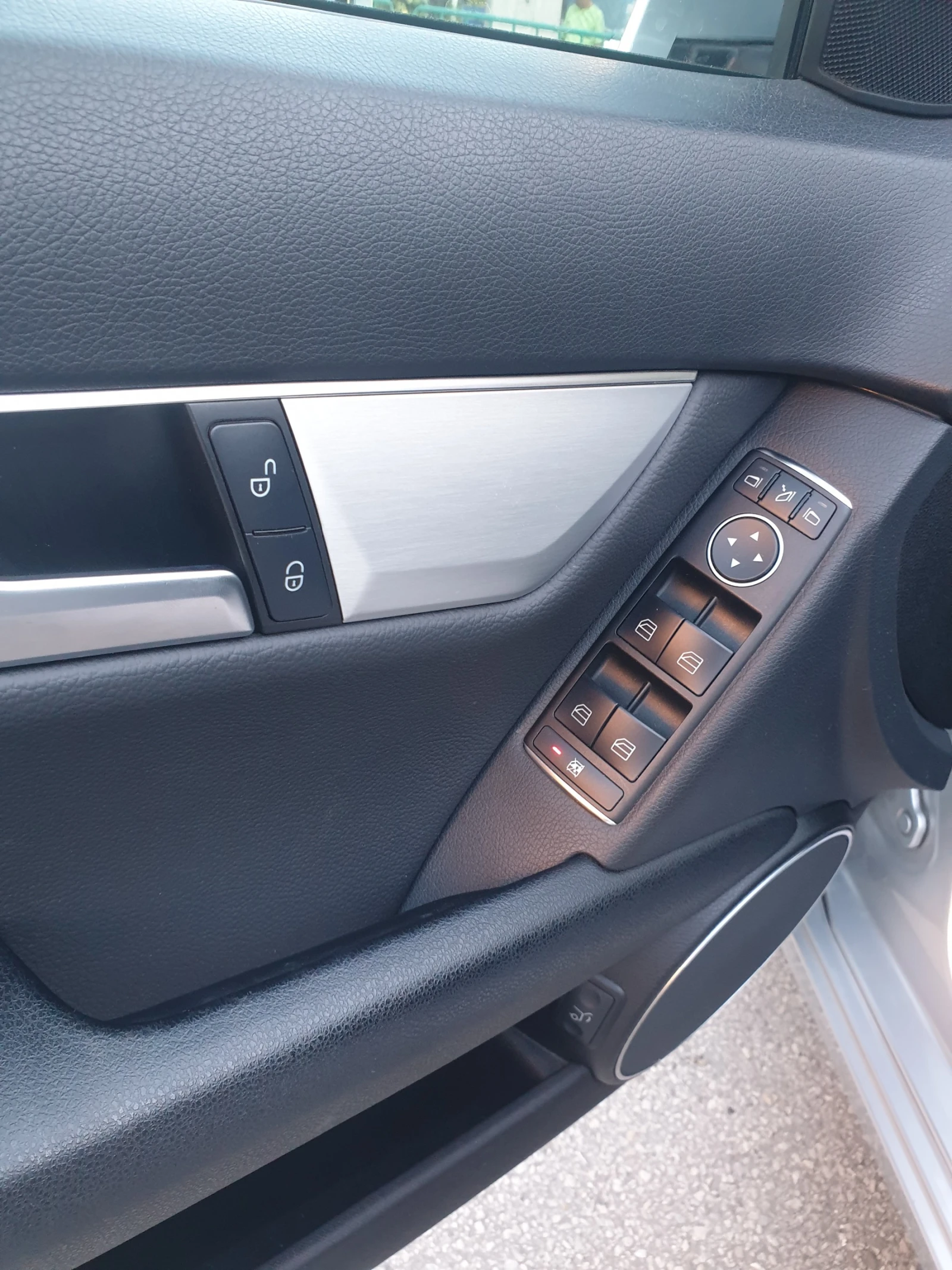 Mercedes-Benz C 220 AVANTGARD 7G, снимка 8 - Автомобили и джипове - 54914356