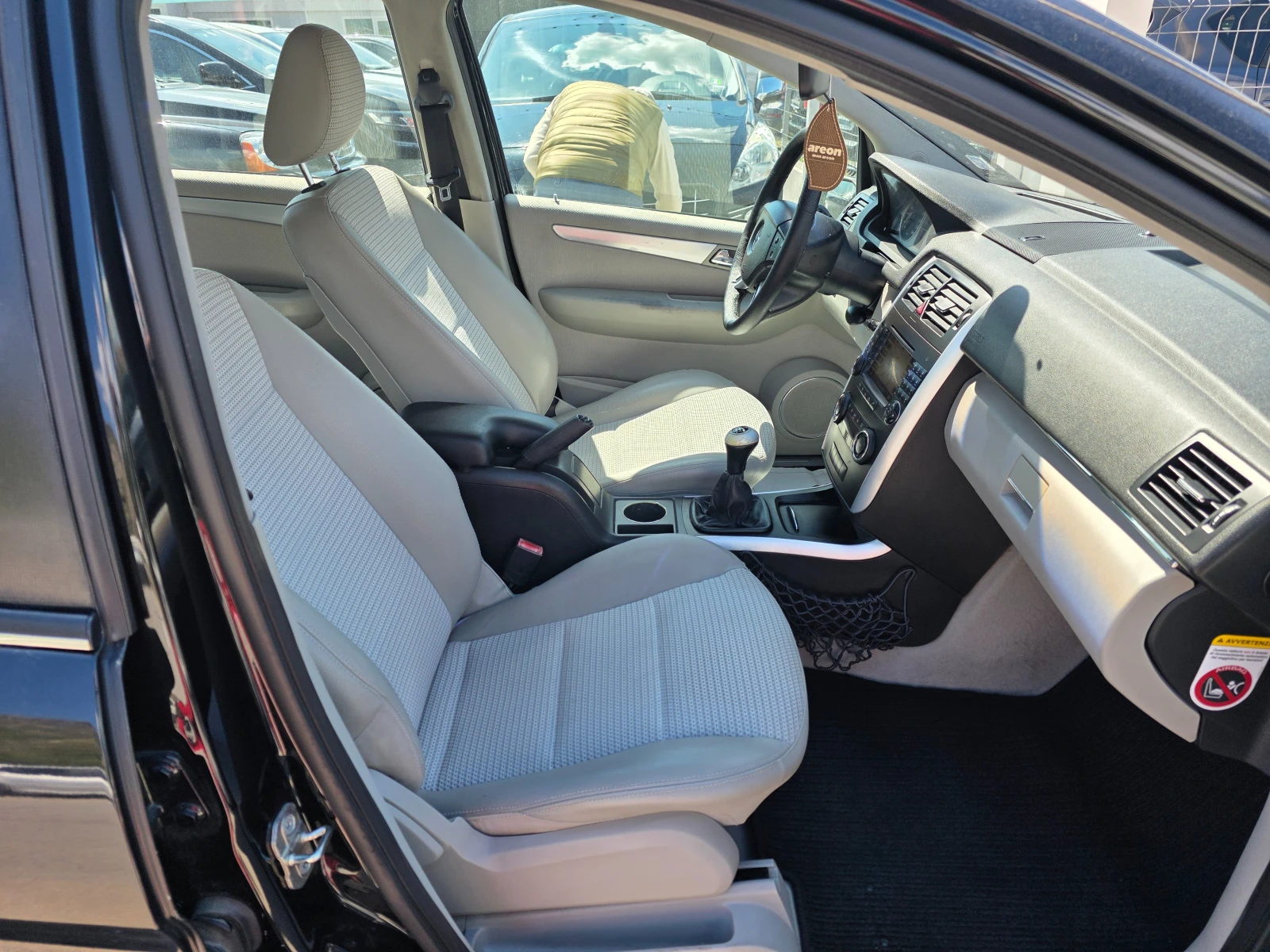 Mercedes-Benz B 200 2.0 GPL NAVI НАПЪЛНО ОБСЛУЖЕН , снимка 14 - Автомобили и джипове - 54205548