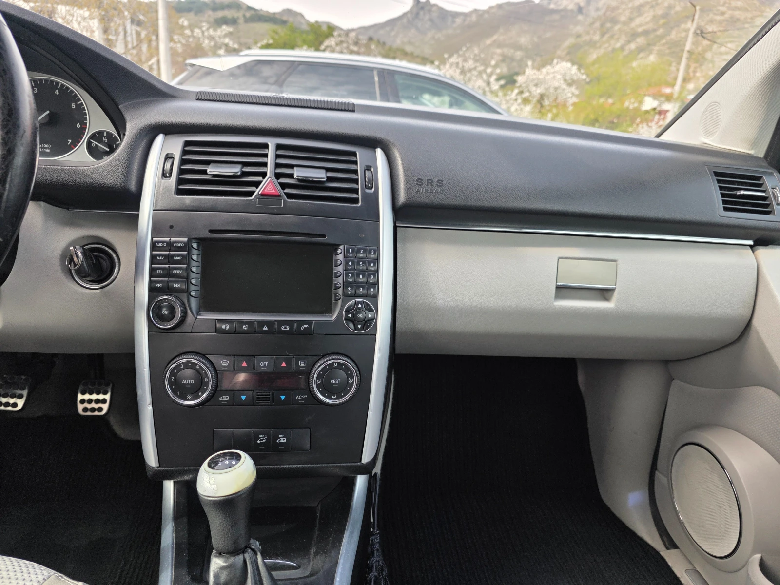 Mercedes-Benz B 200 2.0 GPL NAVI НАПЪЛНО ОБСЛУЖЕН , снимка 10 - Автомобили и джипове - 54205548