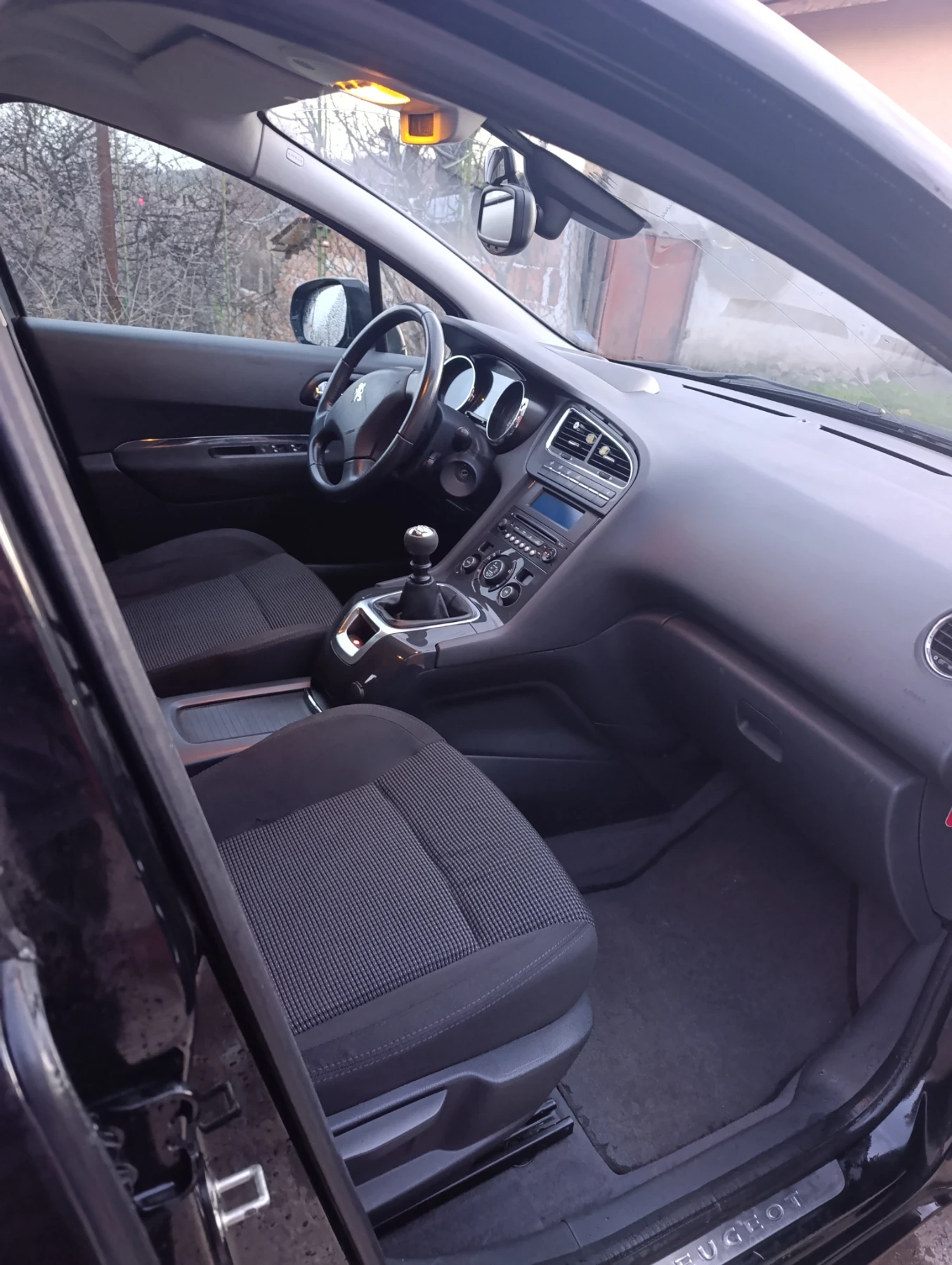 Peugeot 5008, снимка 12 - Автомобили и джипове - 54385991
