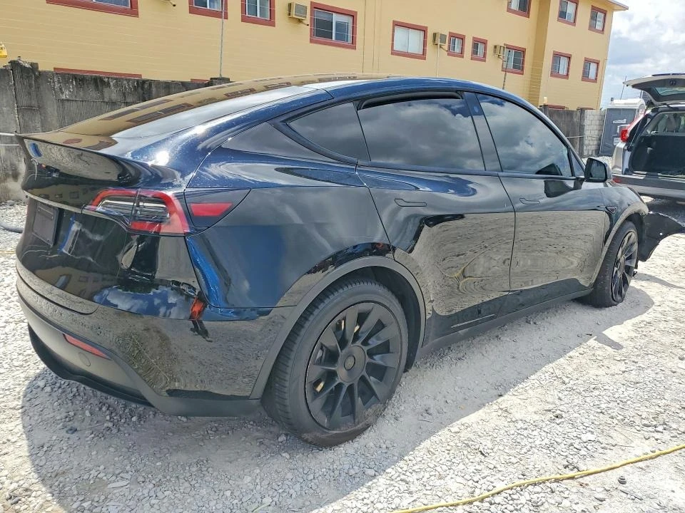 Tesla Model Y, снимка 3 - Автомобили и джипове - 54818651