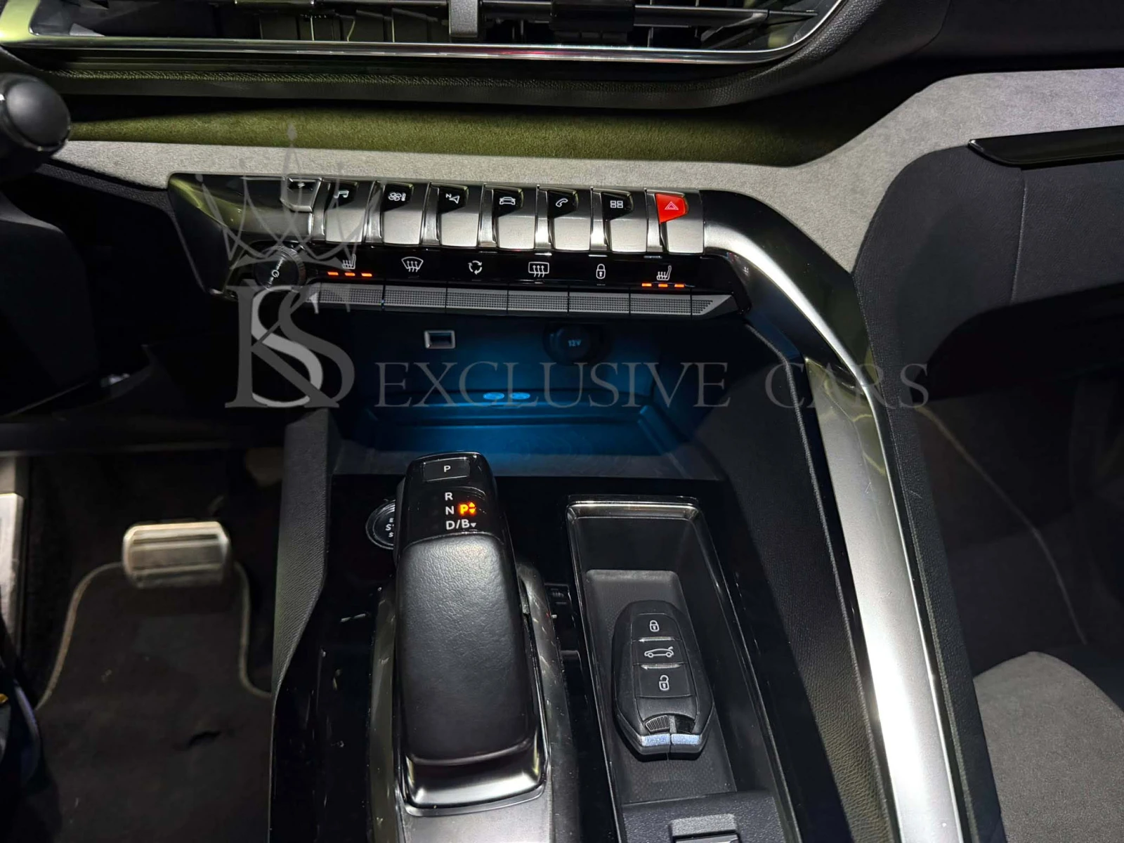 Peugeot 3008 1.6 HYBRID* GT-LINE* 4WD* 360* FOCAL* , снимка 12 - Автомобили и джипове - 54837360