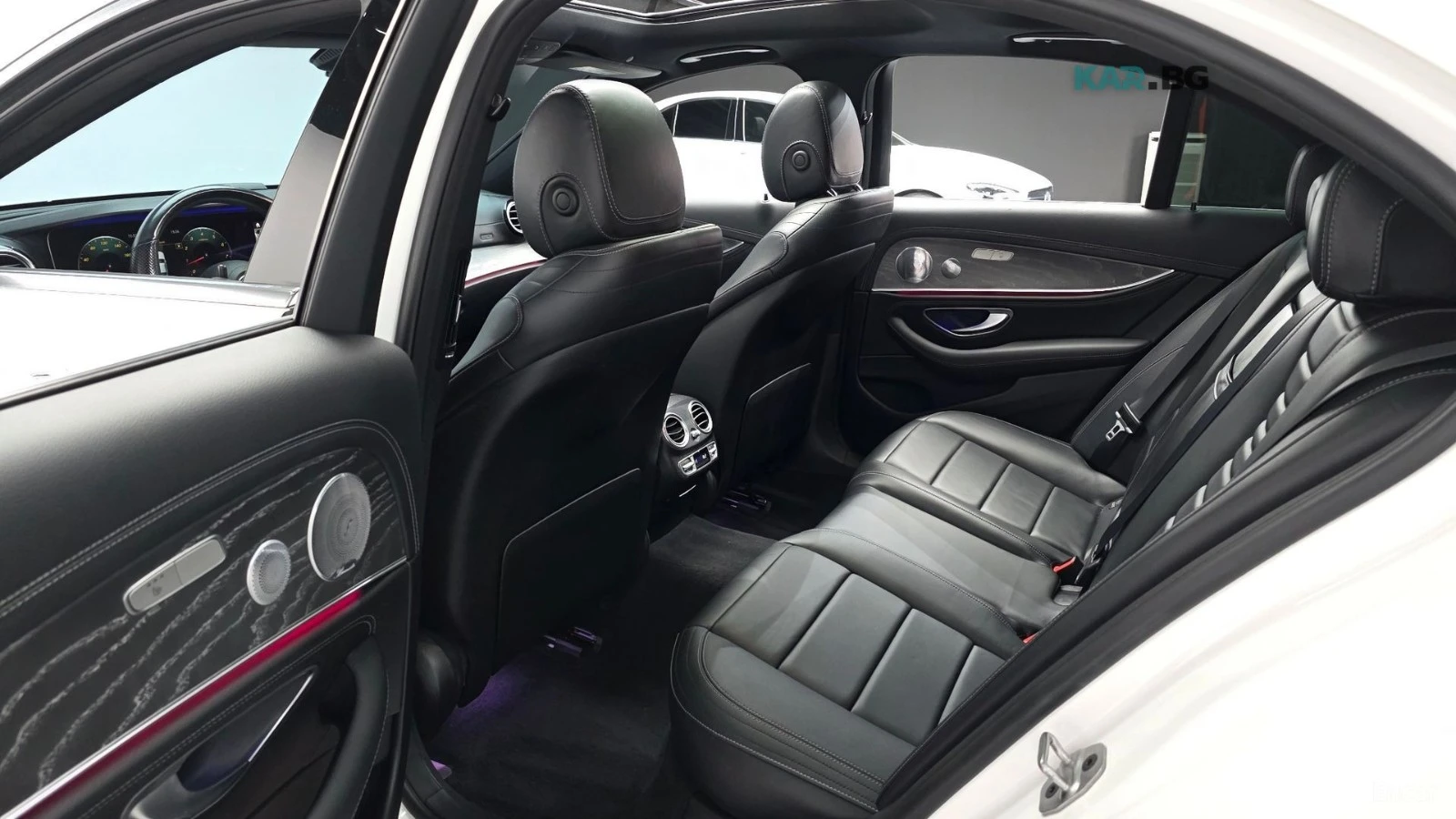 Mercedes-Benz E 350 4MATIC/AMG-LINE/DRIVE-ASSISTS/BURMESTER/SUNROOF, снимка 16 - Автомобили и джипове - 55294298