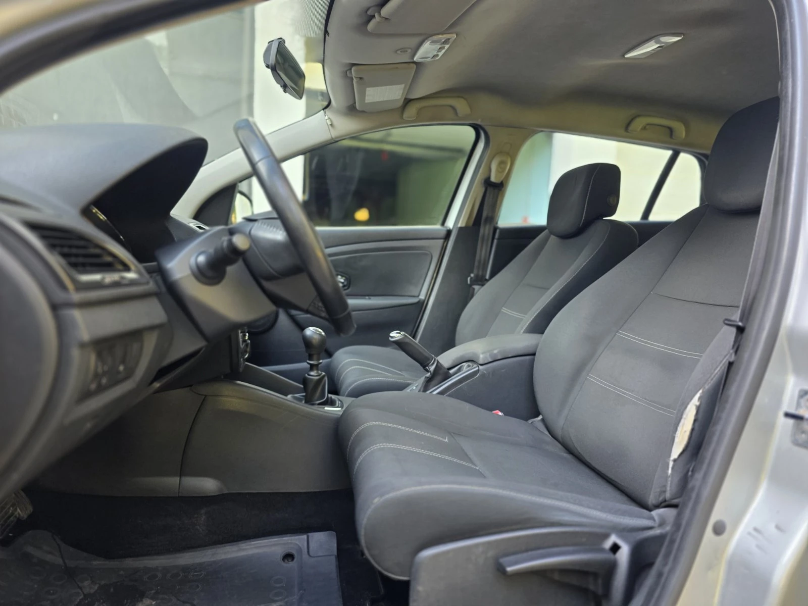 Renault Megane 1.5 DCI, снимка 9 - Автомобили и джипове - 56576535