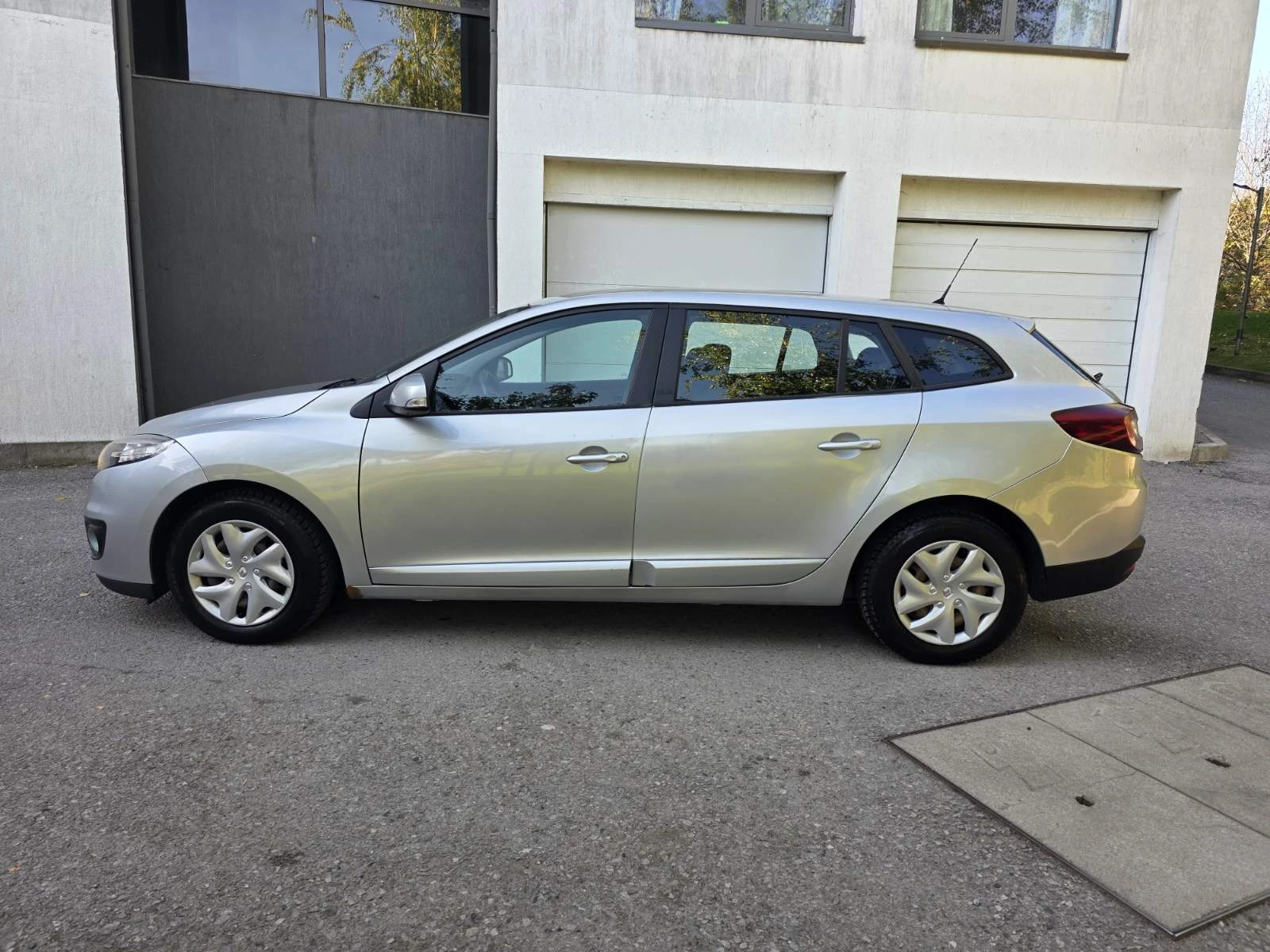 Renault Megane 1.5 DCI, снимка 7 - Автомобили и джипове - 56576535