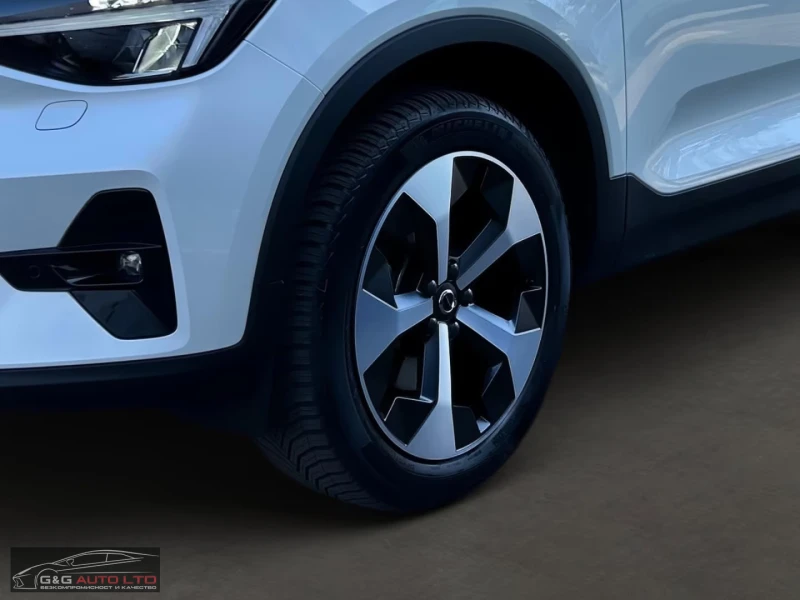 Volvo XC40 PLUS-BRIGHT B3/163HP/2WD/DIGITAL/MEMO/KLESS/628f, снимка 3 - Автомобили и джипове - 51441657