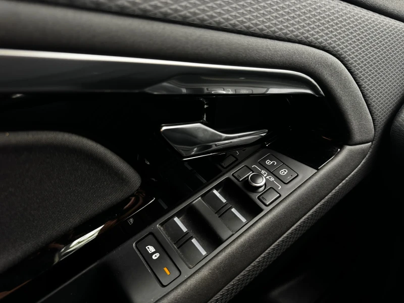 Land Rover Range Rover Evoque Facelift 2.0d AWD Santorini Black, снимка 10 - Автомобили и джипове - 51837019