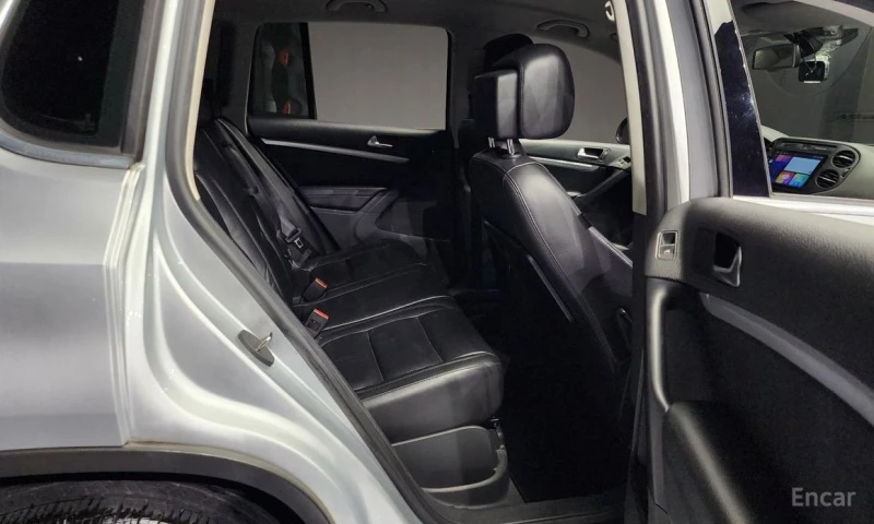 VW Tiguan, снимка 12 - Автомобили и джипове - 53230200