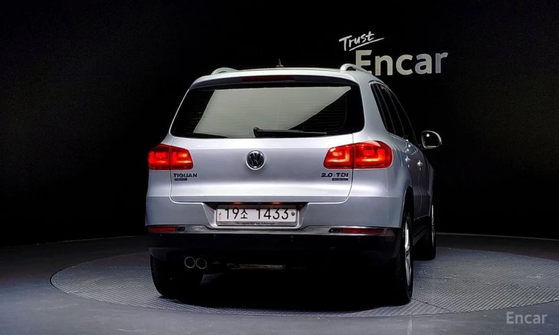 VW Tiguan, снимка 4 - Автомобили и джипове - 53230200