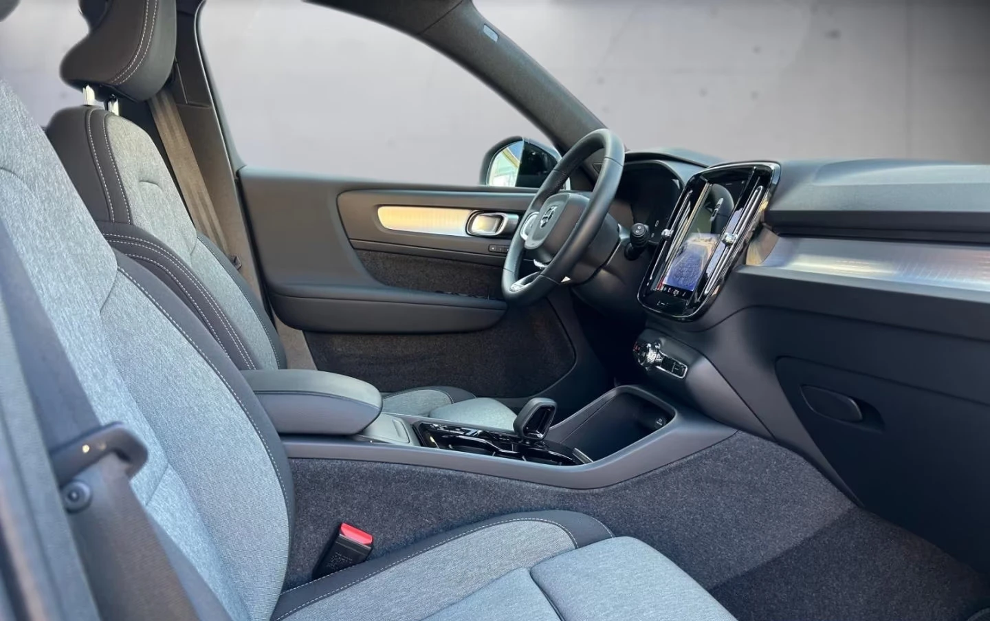 Volvo XC40 PLUS-BRIGHT B3/163HP/2WD/DIGITAL/MEMO/KLESS/628f | Mobile.bg   14