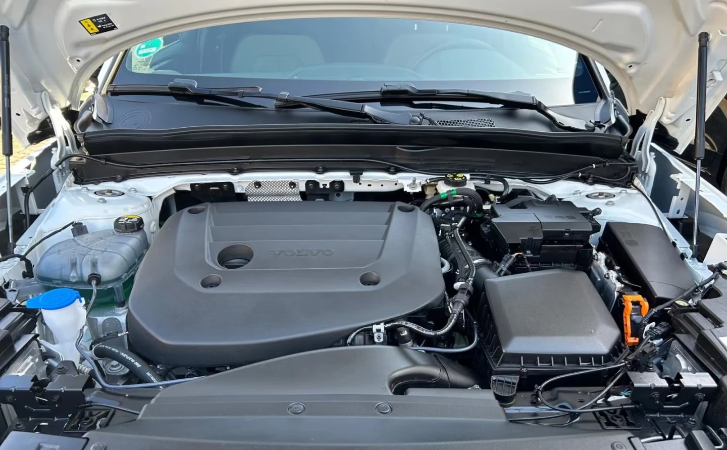 Volvo XC40 PLUS-BRIGHT/247HP/2WD/DIGITAL/CPIT/MEMO/KLESS/628f - изображение 8