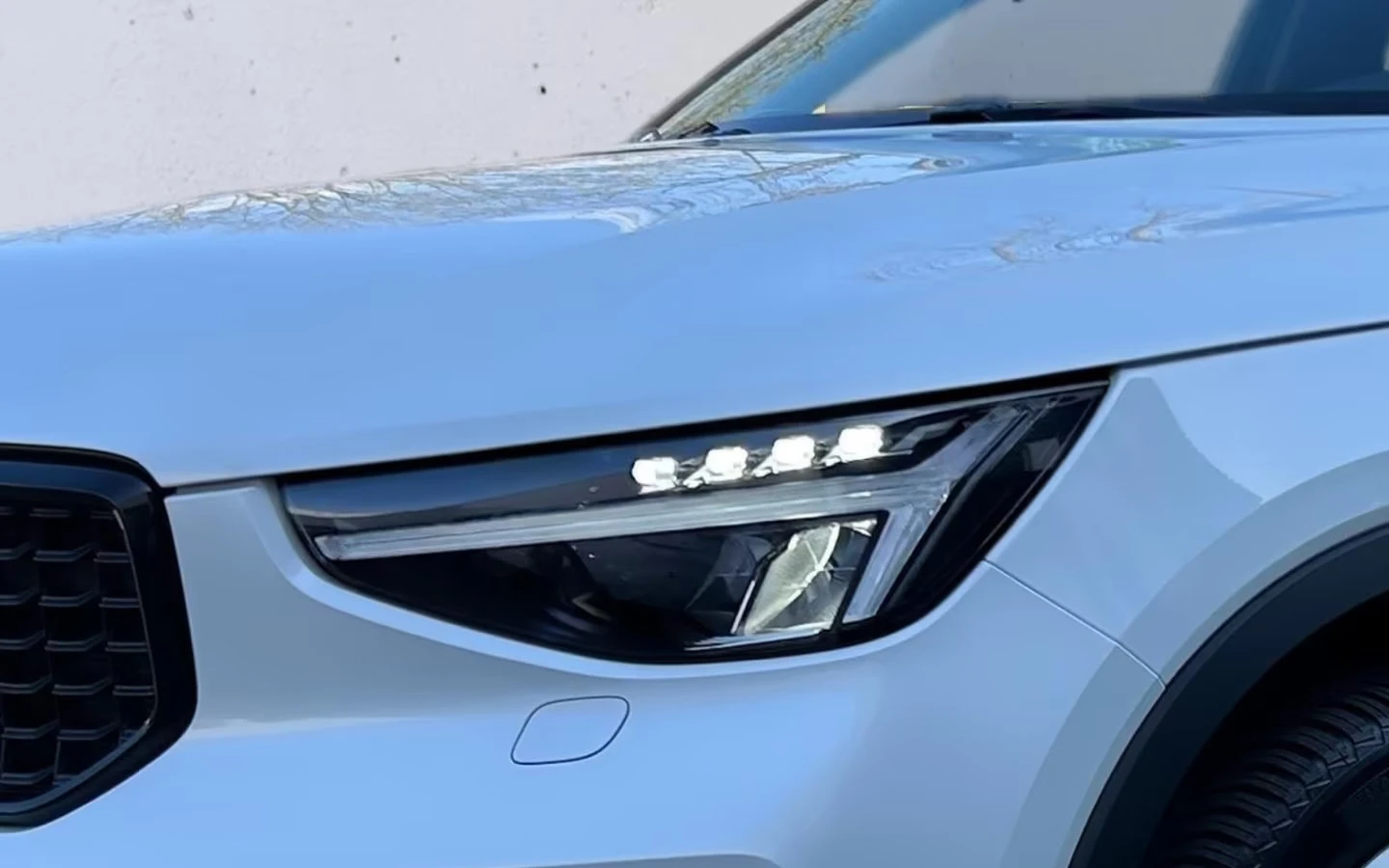 Volvo XC40 PLUS-BRIGHT/247HP/2WD/DIGITAL/CPIT/MEMO/KLESS/628f - изображение 2