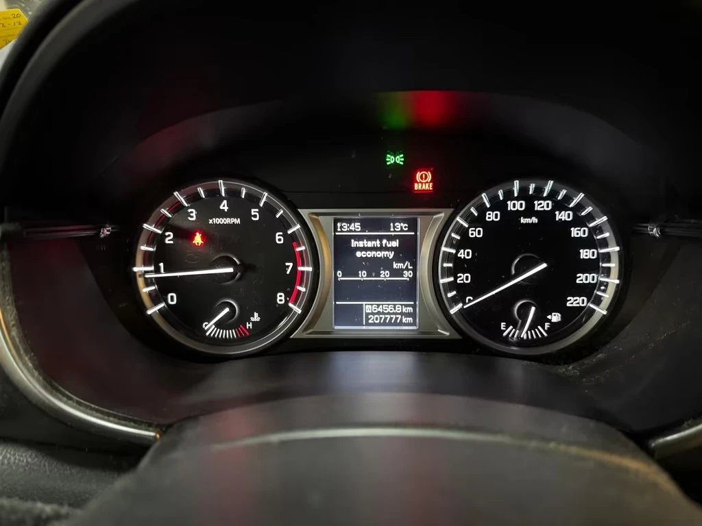 Suzuki Vitara 1.6b Comfort 120ps - изображение 10