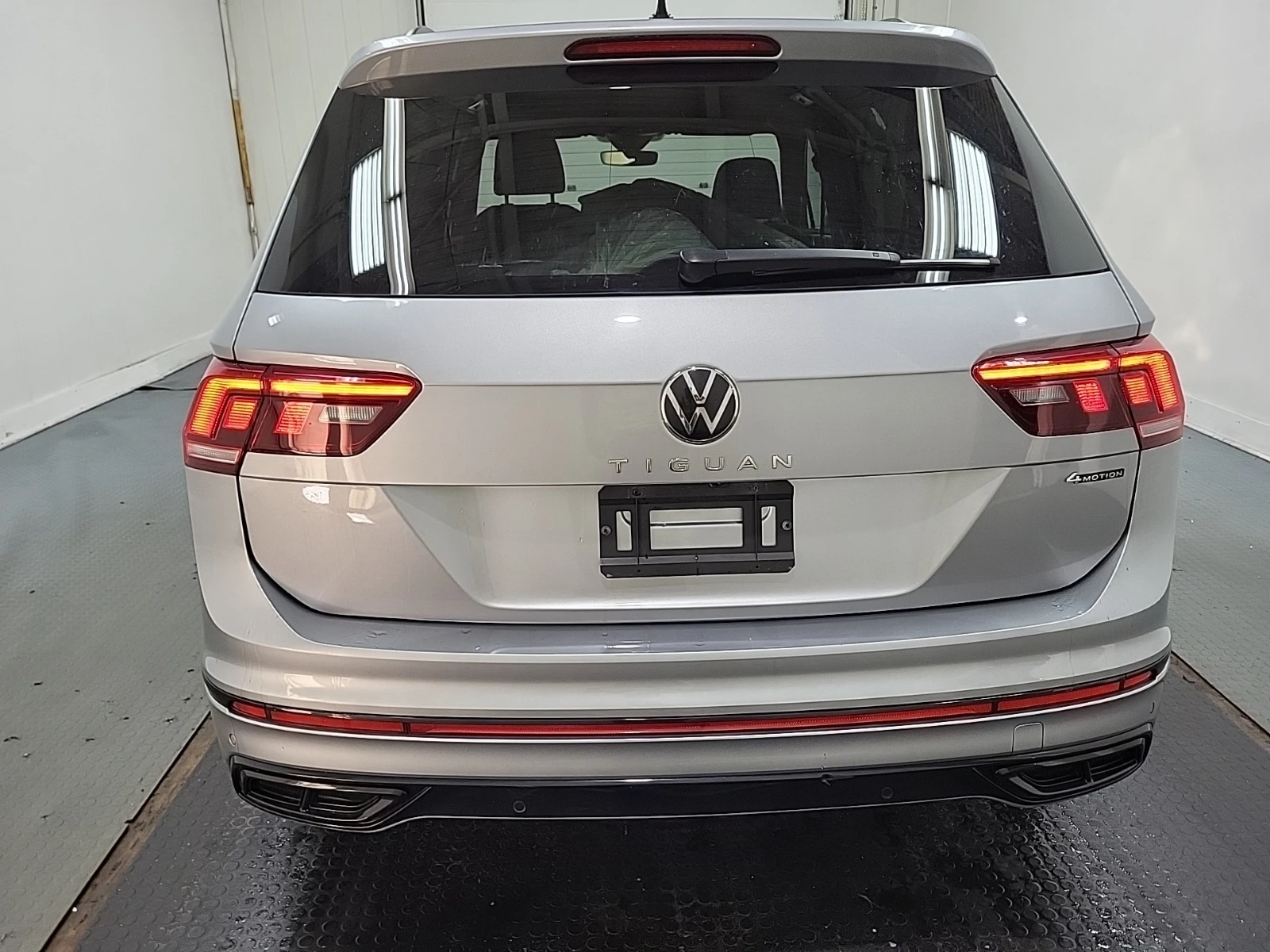 VW Tiguan Comfortline R-Line Black Edition/2 ЧИФТ ГУМИ, снимка 5 - Автомобили и джипове - 55200480