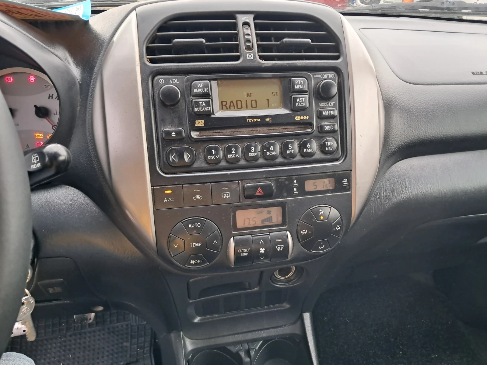 Toyota Rav4 2.0 D4D 4x4 faceligt 116ks, снимка 8 - Автомобили и джипове - 55968931