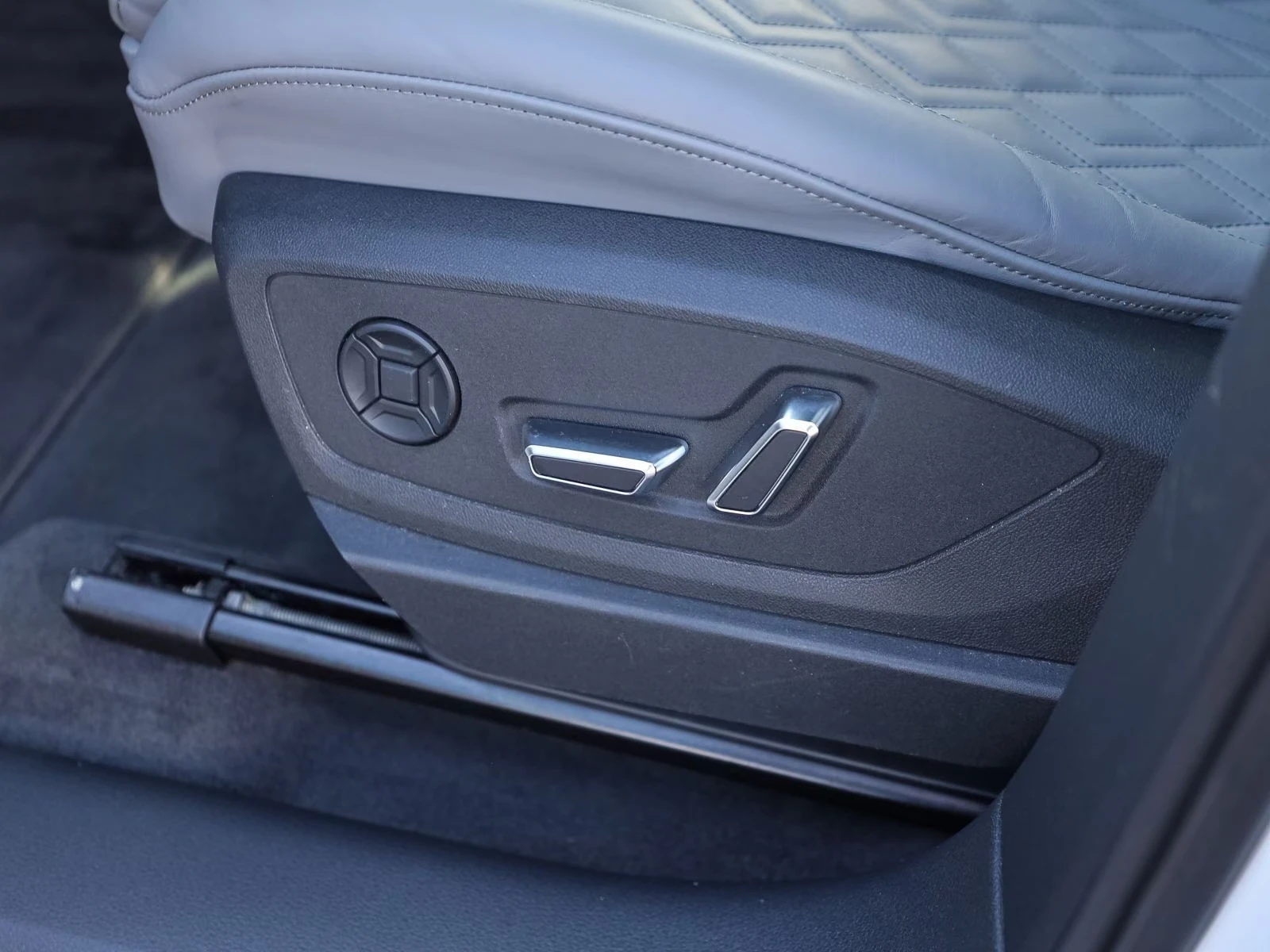 Audi Q8 e-tron 55/408HP/S-LINE/MATRIX/360/B&O/MEMO/712q | Mobile.bg � ����������� 12