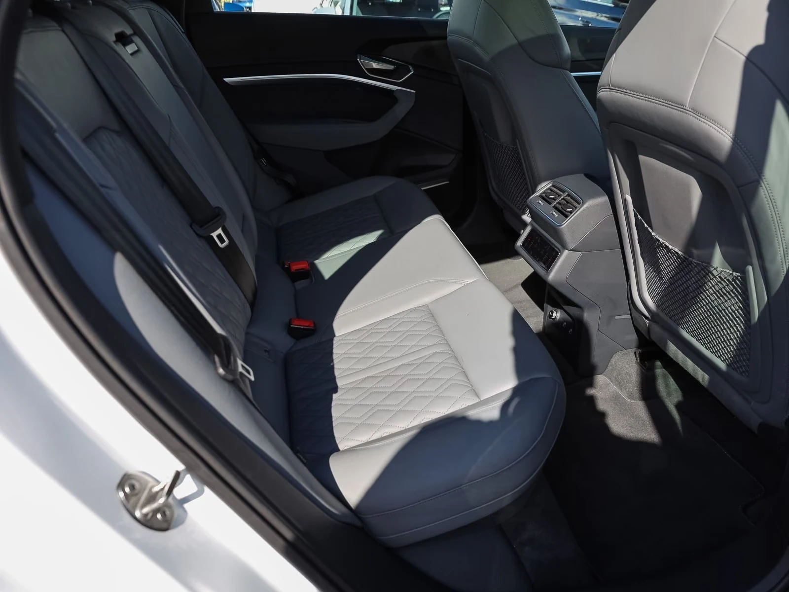 Audi Q8 e-tron 55/408HP/S-LINE/MATRIX/360/B&O/MEMO/712q | Mobile.bg � ����������� 10