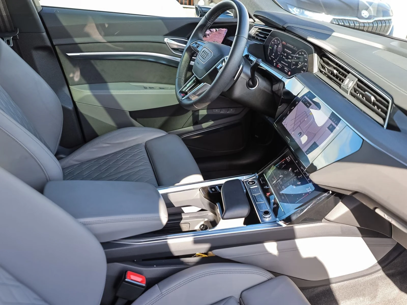Audi Q8 e-tron 55/408HP/S-LINE/MATRIX/360/B&O/MEMO/712q | Mobile.bg � ����������� 8