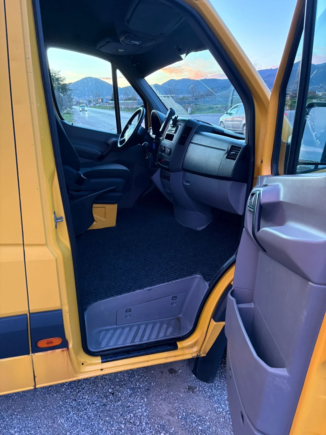 VW Crafter 2.0, снимка 6 - Бусове и автобуси - 54141340
