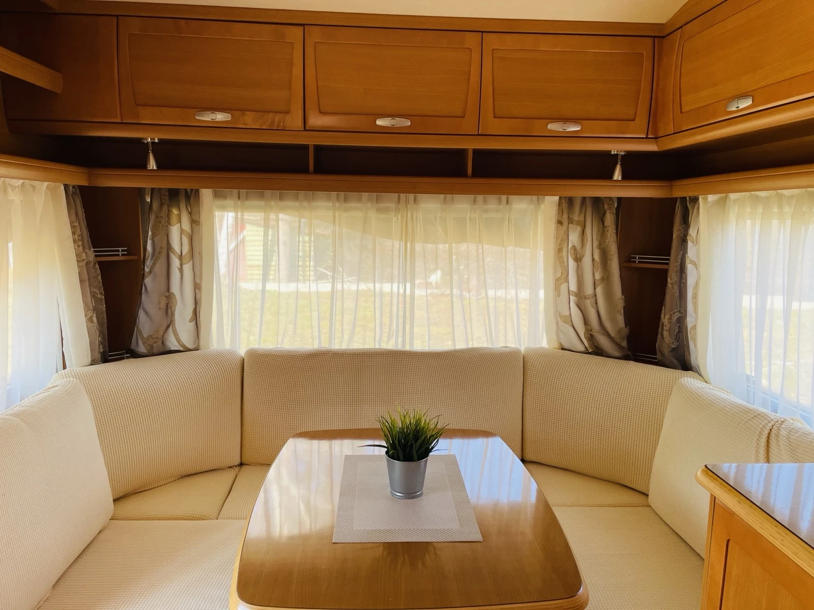 Каравана Tabbert Vivaldi TD450, снимка 16 - Каравани и кемпери - 53727467