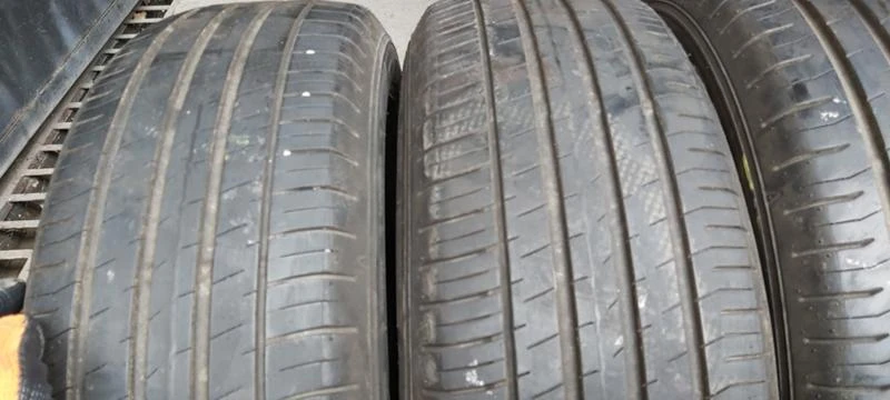 Гуми Летни 295/35R21, снимка 2 - Гуми и джанти - 32282728