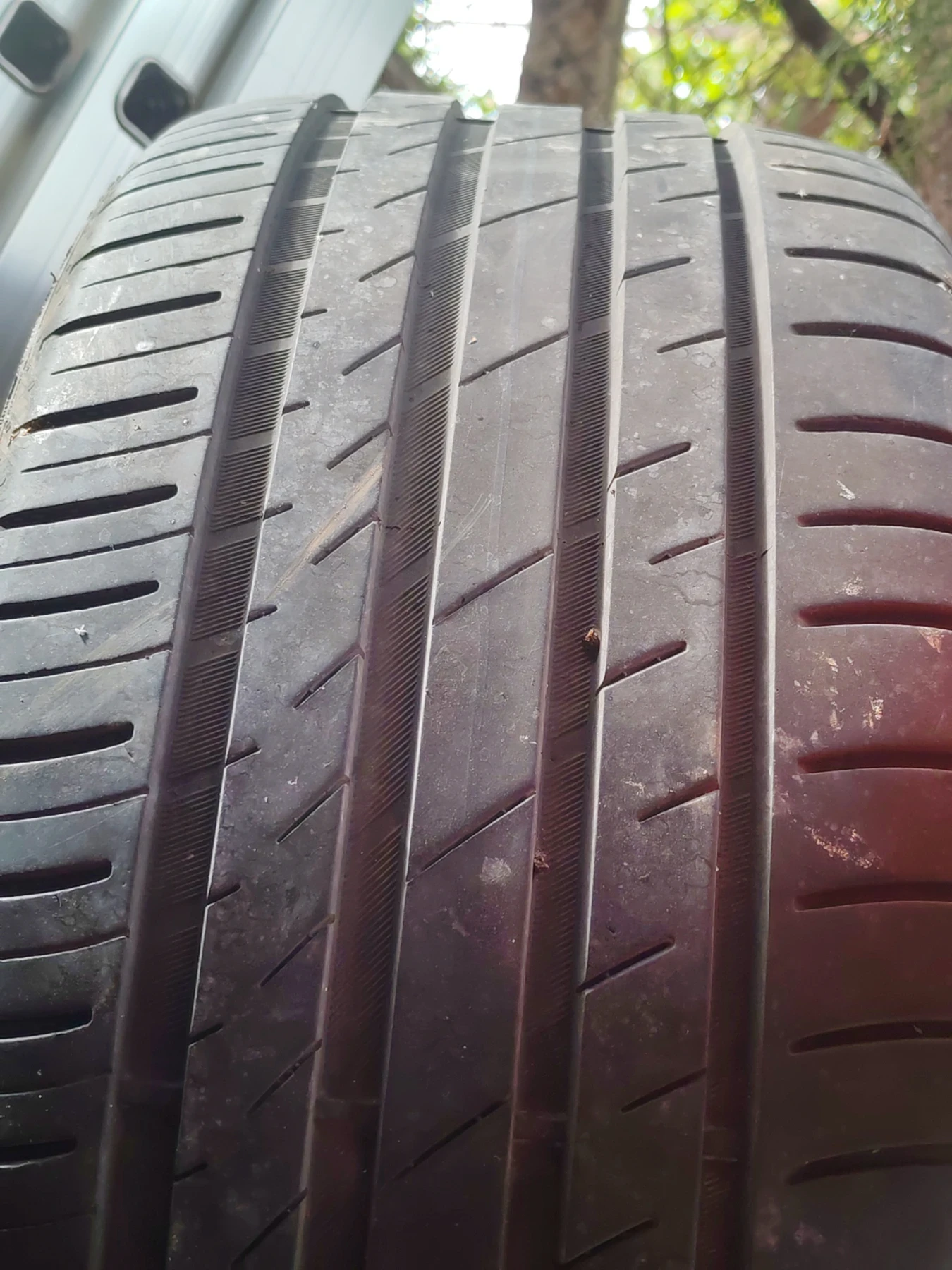 Гуми Летни 235/40R18, снимка 4 - Гуми и джанти - 56180526