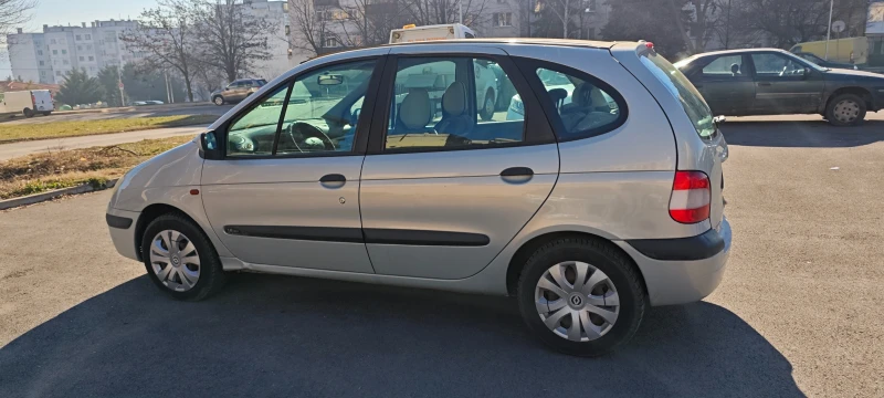 Renault Scenic 1.6 Газова уредба, снимка 5 - Автомобили и джипове - 48764330