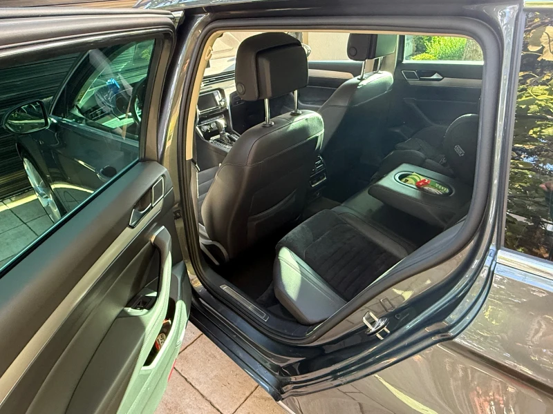 VW Passat 2.0 tdi 4motion High-Line Full Led ACC DSG Keyless, снимка 11 - Автомобили и джипове - 52365943