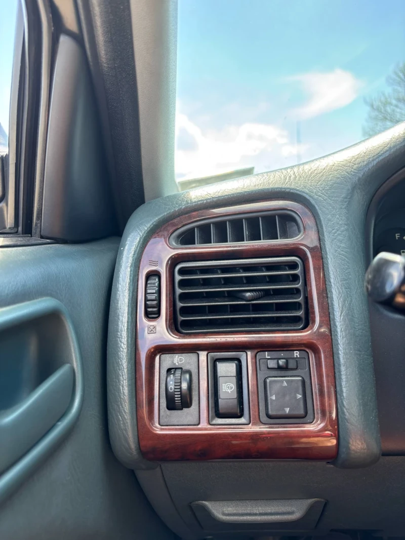 Toyota Avensis 2.0 td, снимка 10 - Автомобили и джипове - 52965609