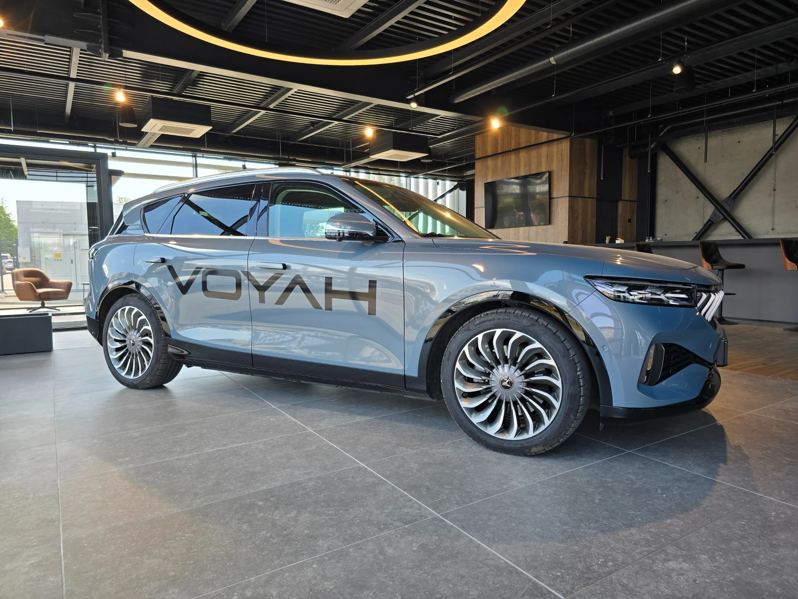 Voyah Free BEV* 106.7kWh* AWD* 489HP* AIR* MASSAGE, снимка 1