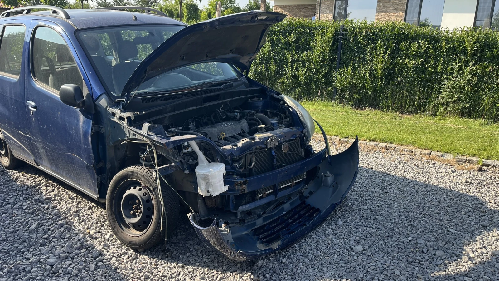 Toyota Yaris verso  - изображение 4