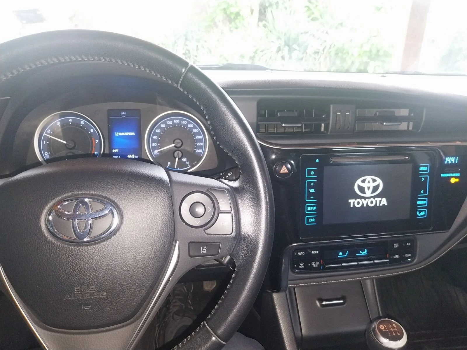 Toyota Corolla 1.6 бензин / от България / Евро 6 - изображение 7