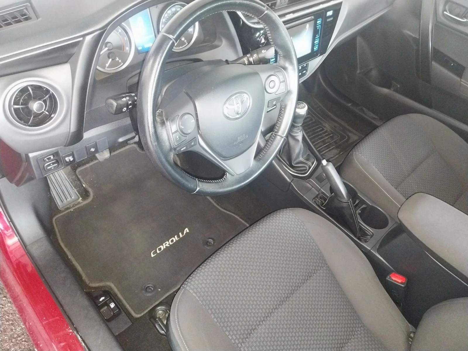 Toyota Corolla 1.6 бензин / от България / Евро 6 - изображение 6