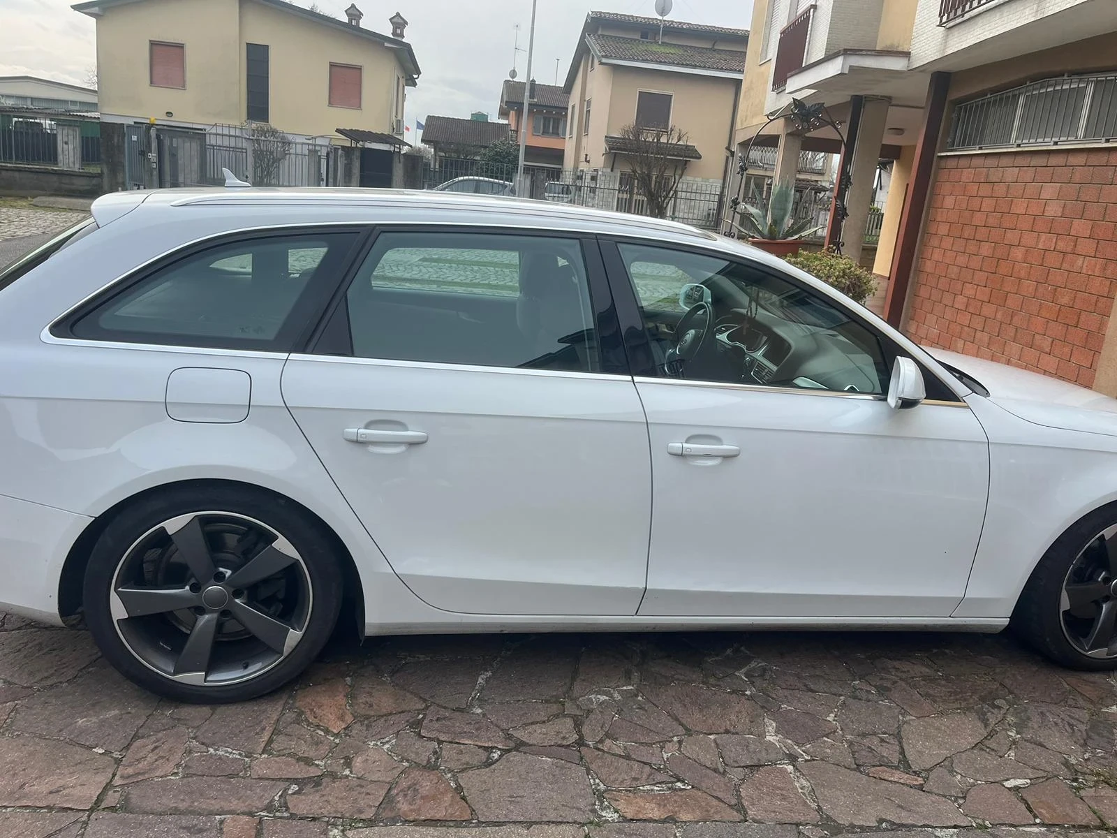 Audi A4 2.0tdi, снимка 3 - Автомобили и джипове - 53848353