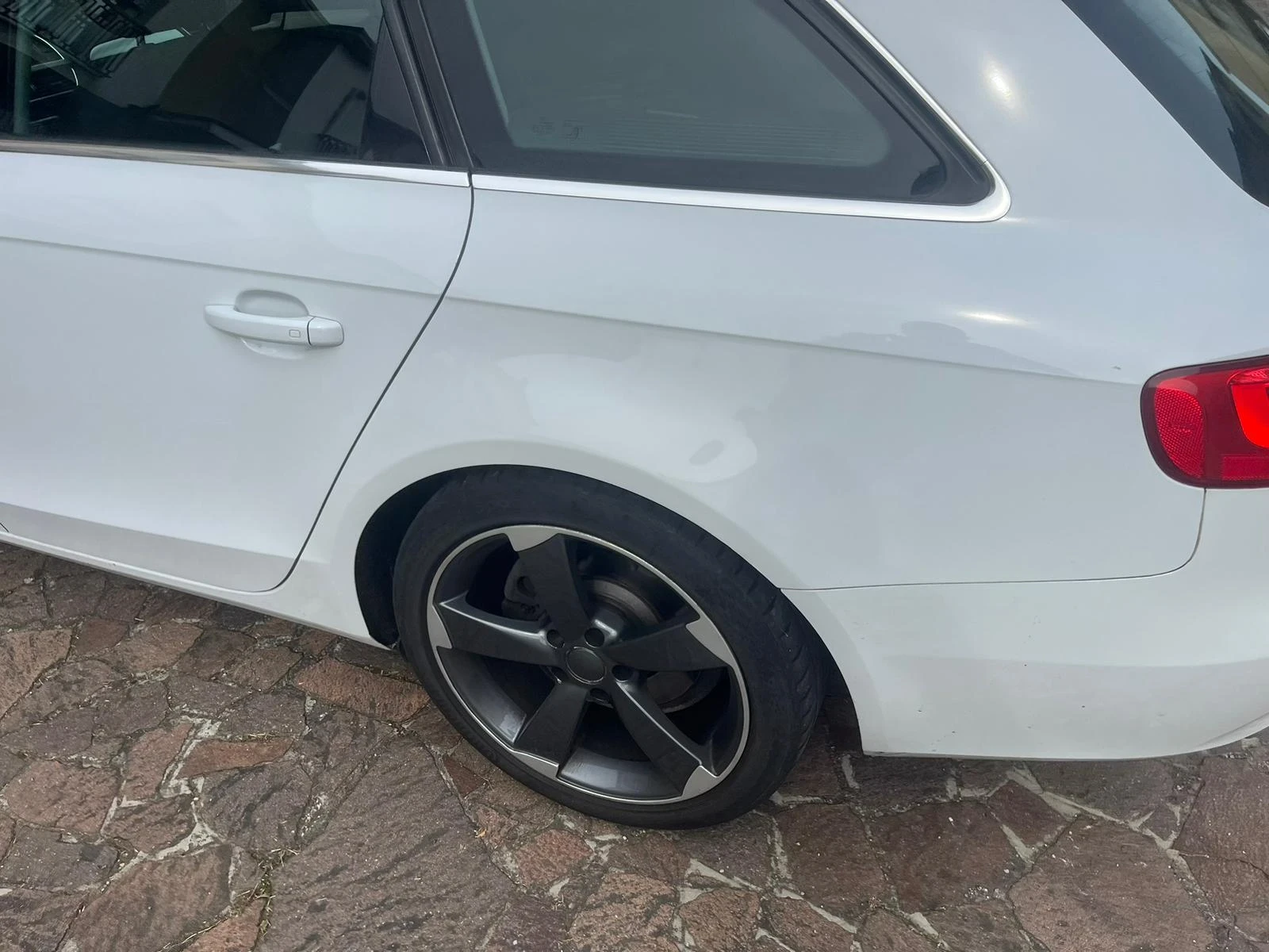 Audi A4 2.0tdi, снимка 9 - Автомобили и джипове - 53848353