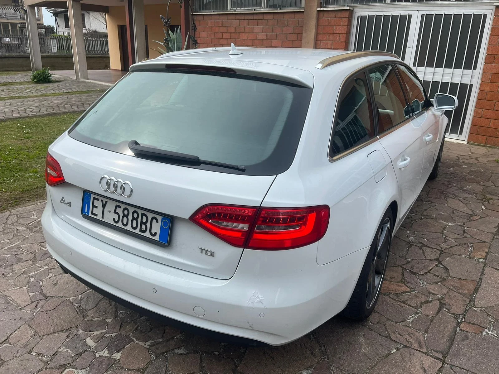 Audi A4 2.0tdi, снимка 12 - Автомобили и джипове - 53848353
