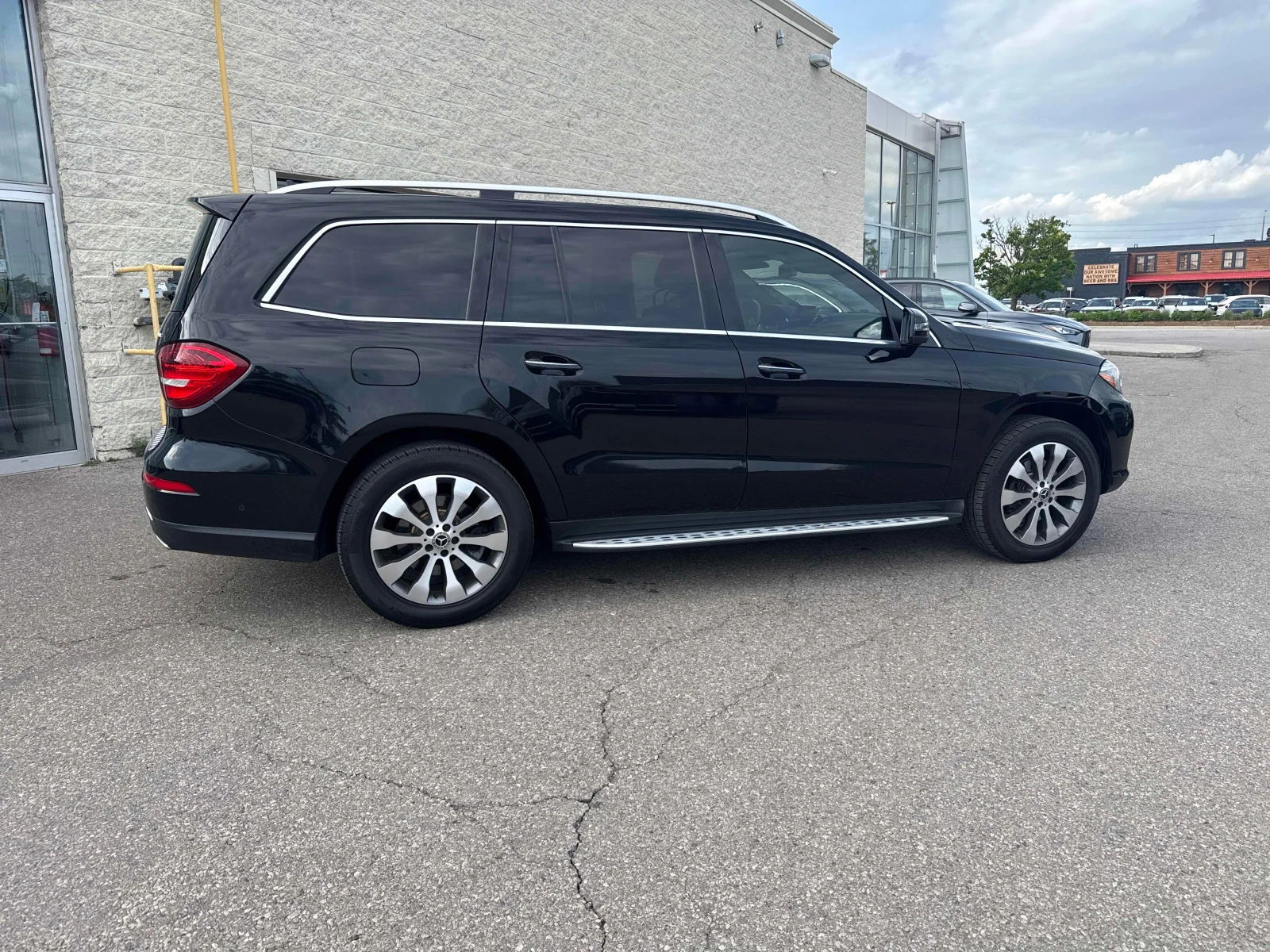 Mercedes-Benz GLS 450 7 МЕСТА * CARFAX * АВТО КРЕДИТ * БЕЗ ИНЦИДЕНТИ, снимка 4 - Автомобили и джипове - 54902802