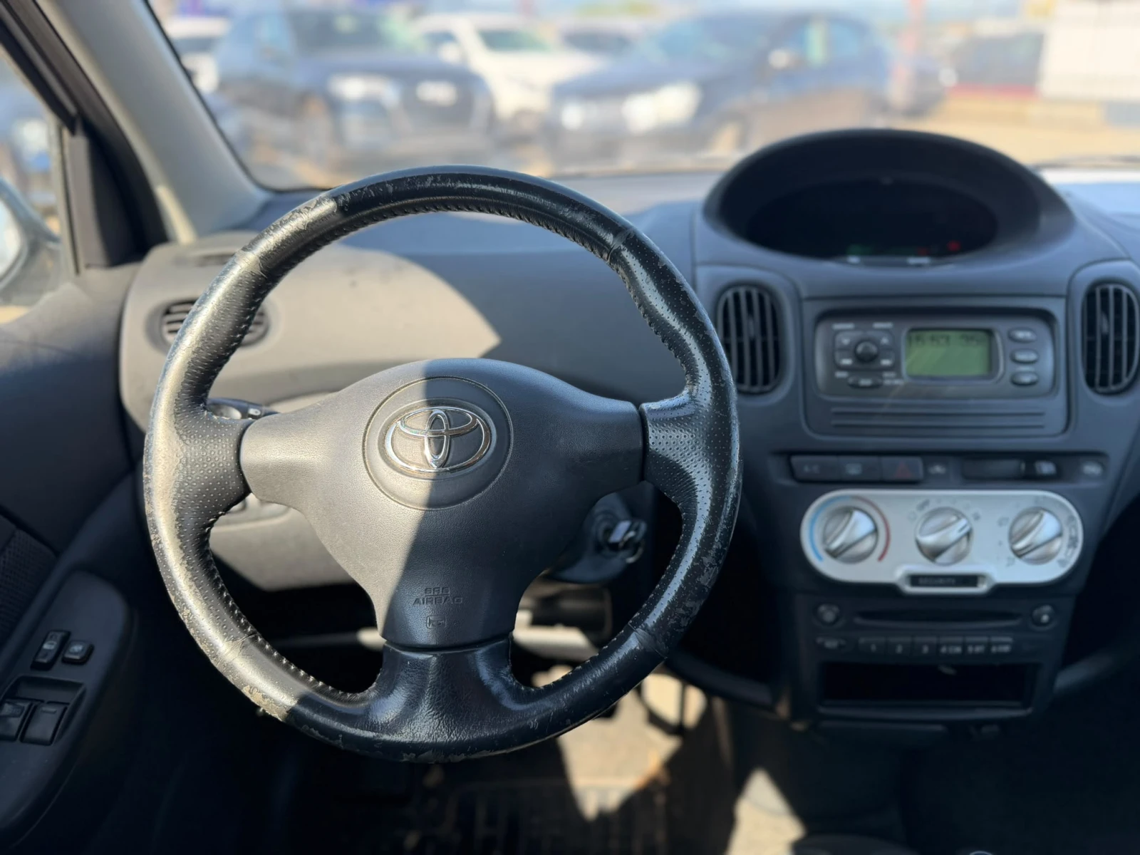 Toyota Yaris verso / 1.3I / , снимка 14 - Автомобили и джипове - 55528224