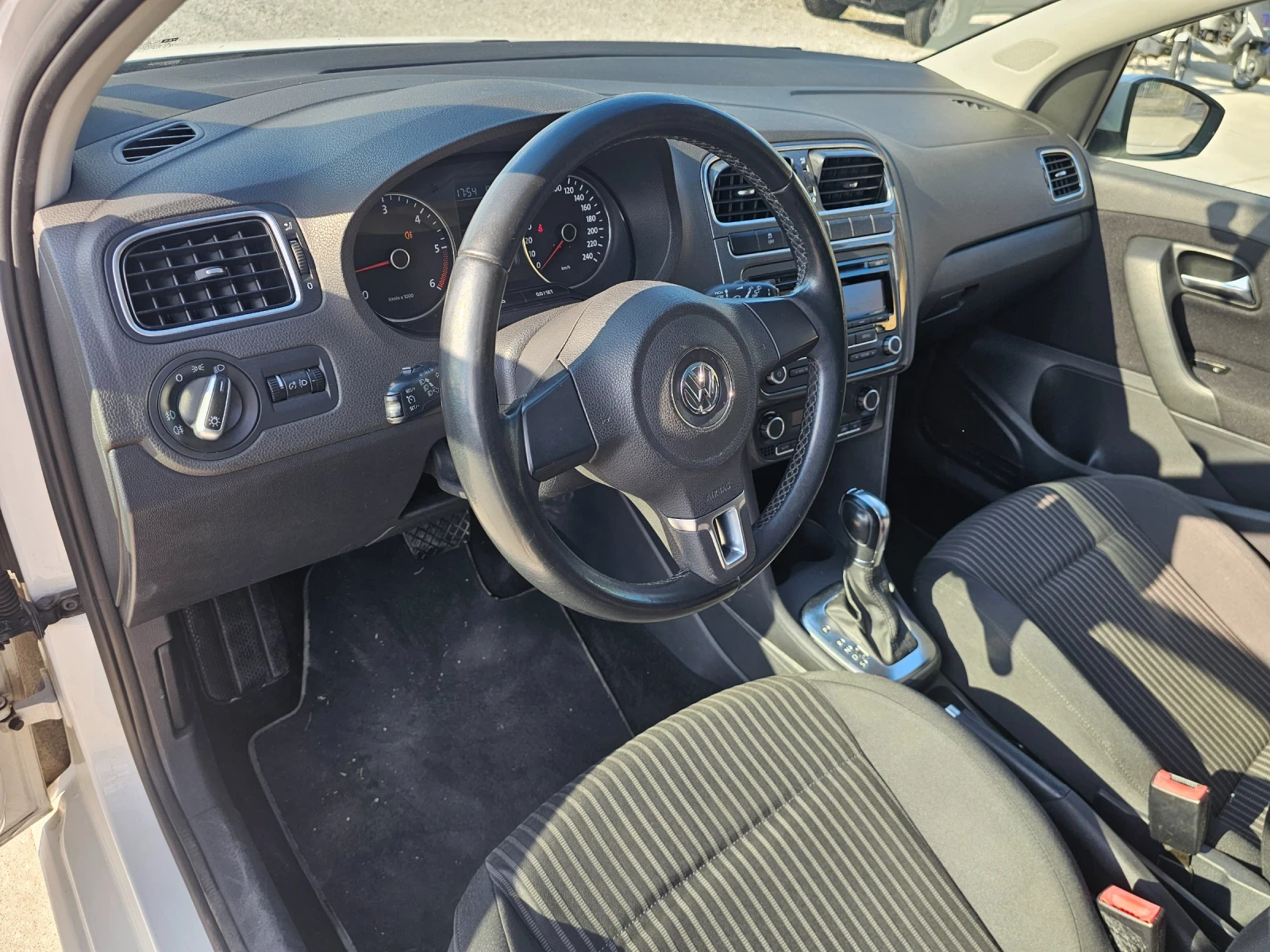VW Polo Avtomatik, снимка 16 - Автомобили и джипове - 55578654