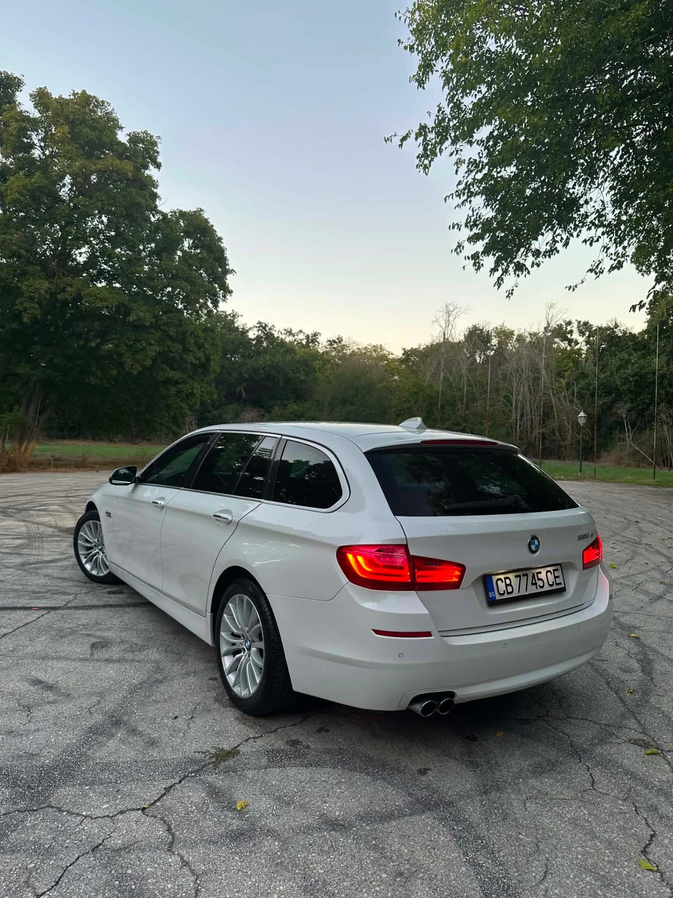 BMW 520 Luxury  фейслифт, снимка 2 - Автомобили и джипове - 55630424