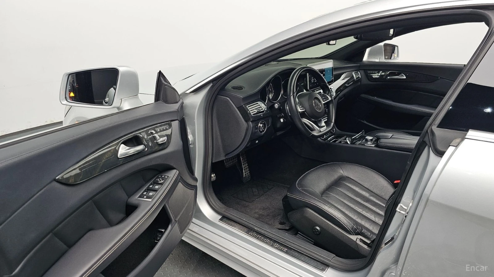 Mercedes-Benz CLS 400 КОЖА* ОБДУХВ* НАВИ* ПАНО* АВТОКРЕДИТ, снимка 8 - Автомобили и джипове - 55678780