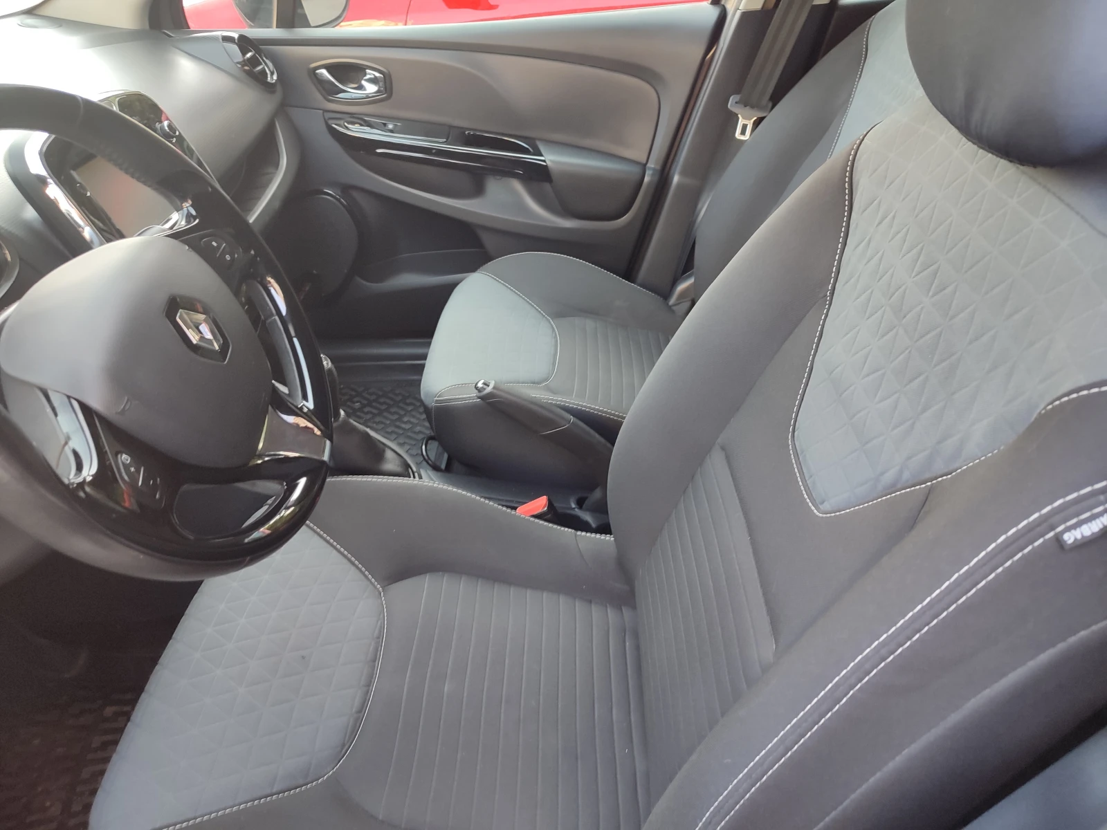 Renault Clio 0, 9 Тсе, снимка 3 - Автомобили и джипове - 55890469